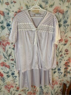 Vintage Lavender Two-Piece Lace-Trim Lounge Set